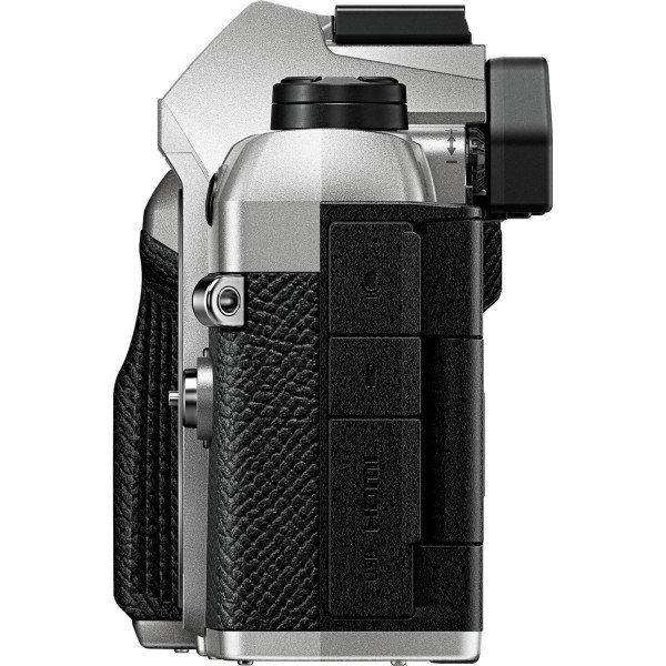 OM SYSTEM OM-5 Mark II Silver + 12-45mm f/4 PRO + 2 SanDisk 64GB Extreme PRO UHS-II SDXC + 2 OM System BLS-50-5